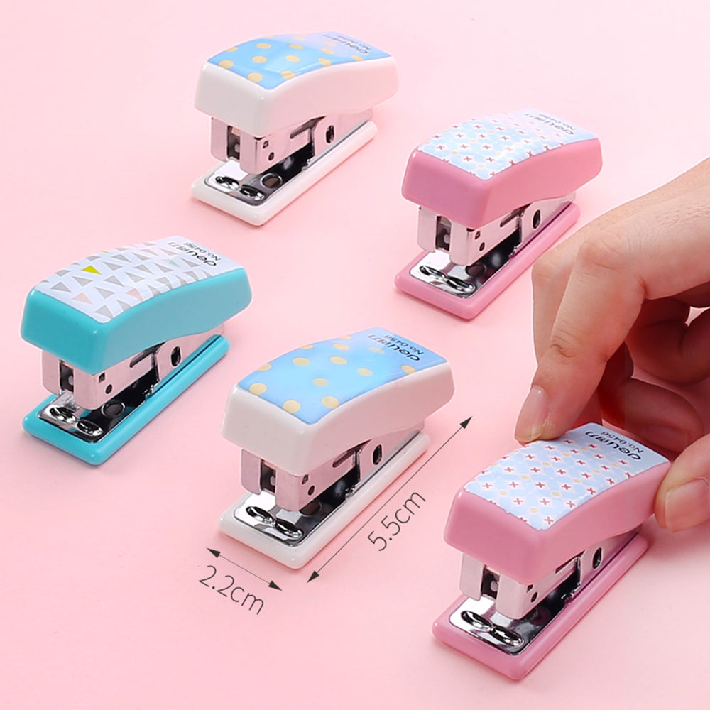 DELI 0456 Mini Stapler Set Portable Paper Binding Machine, Random Color DELI 0456 Mini Stapler Set Portable Paper Binding Machine, Random Color